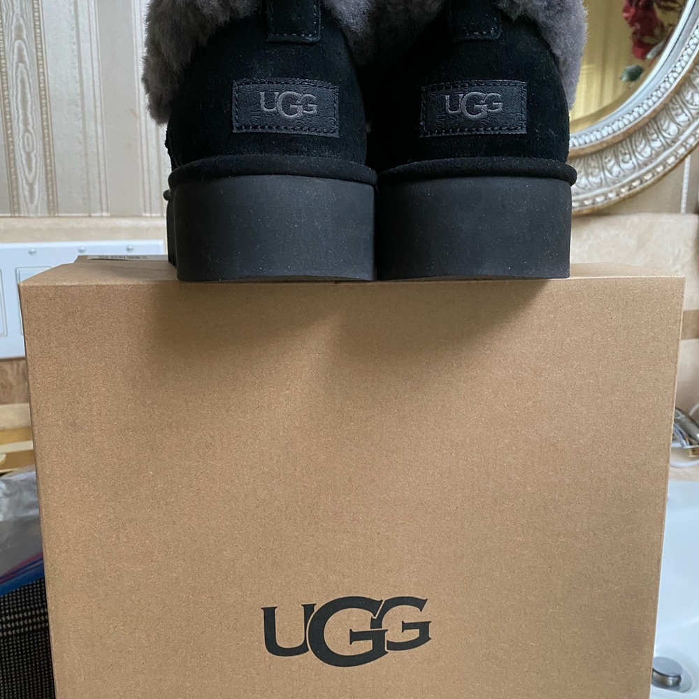 Nita Genuine Shearling Slipper (Women)
Size 10 - Picture 2 of 9
